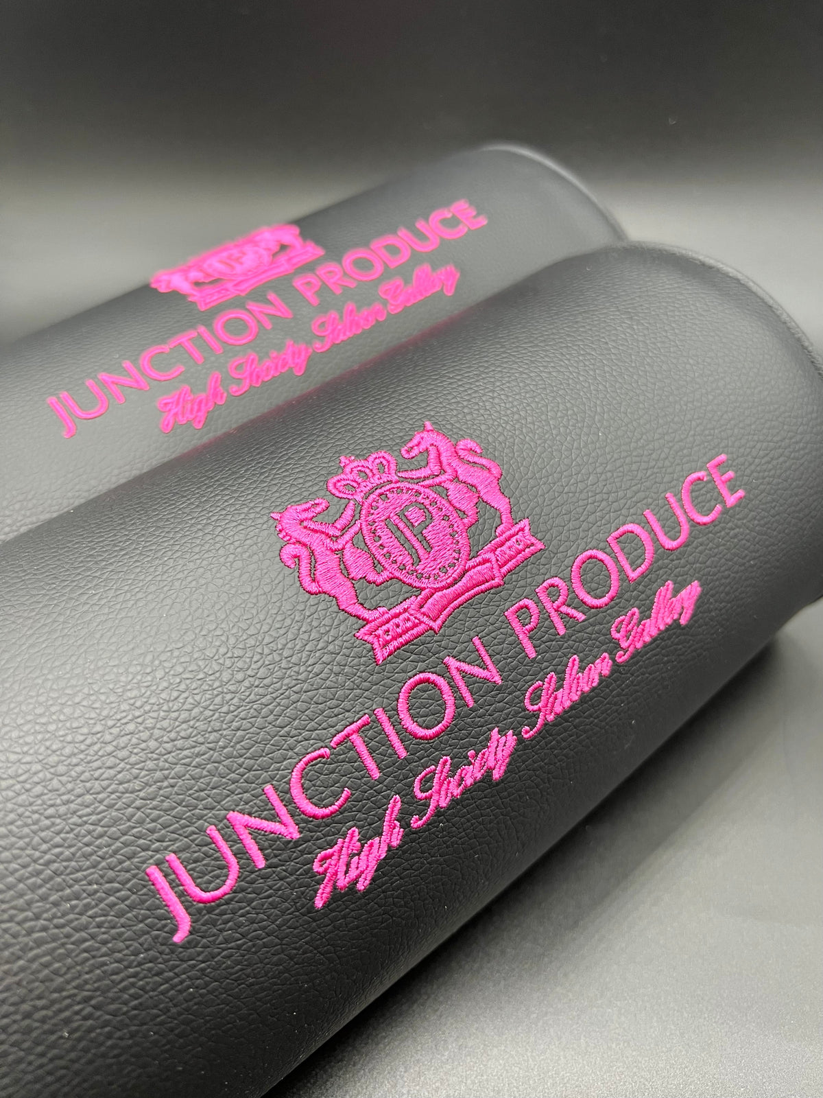 Script-Style Neck Pad Black × Pink 2 pcs Set — image 1