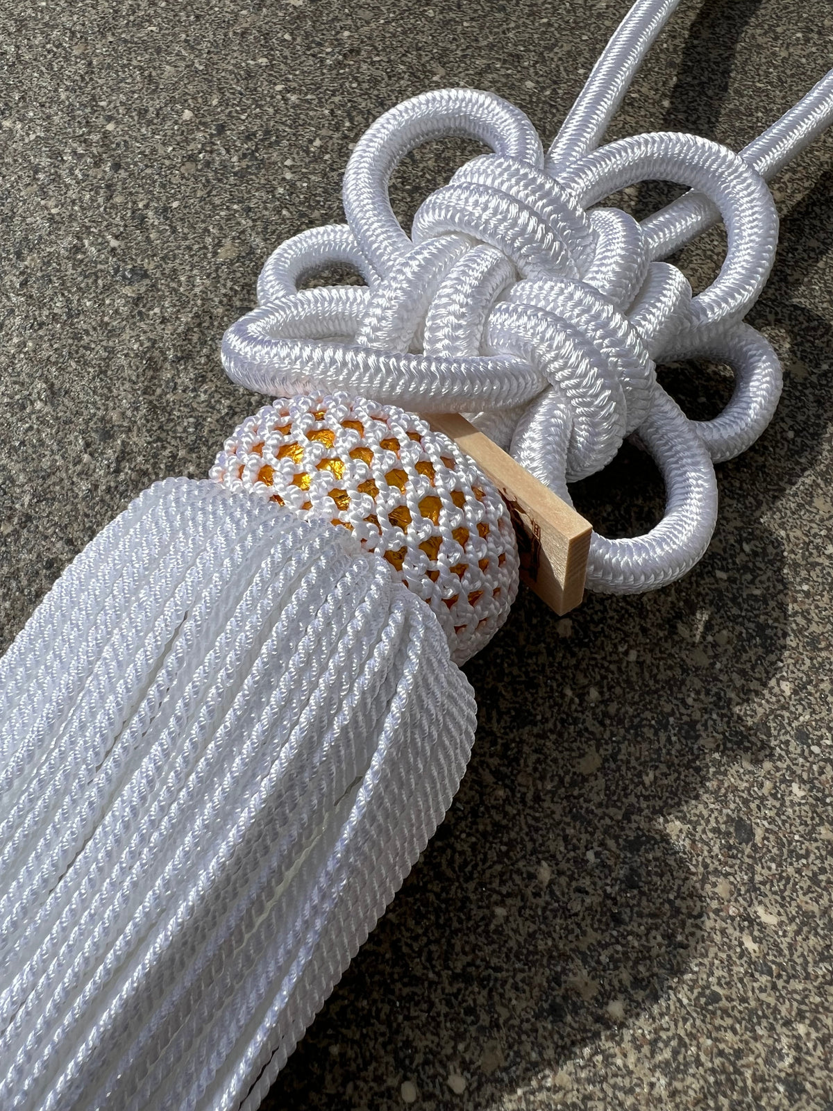 1 Tassel Large Size White — image 1