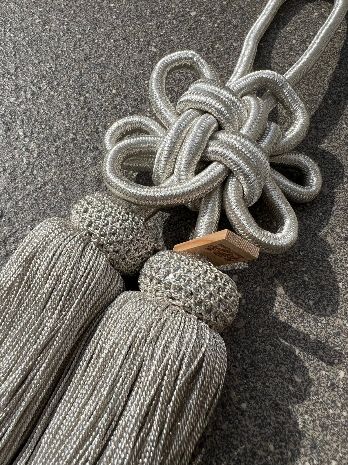 Tassel Chrysanthemum-Knot Large Size Silver — image 1