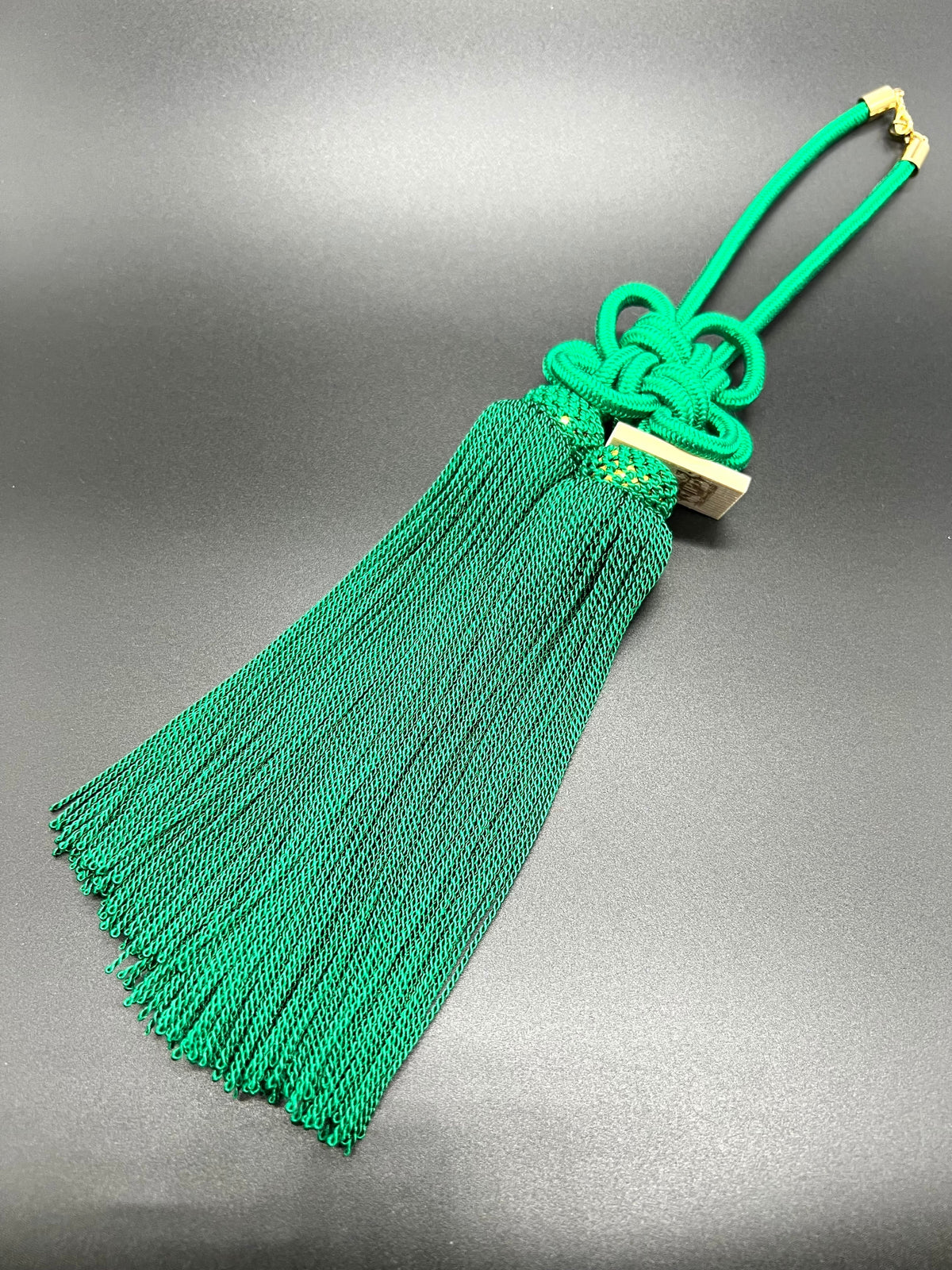 Tassel Chrysanthemum-Knot Medium Size Green — image 1