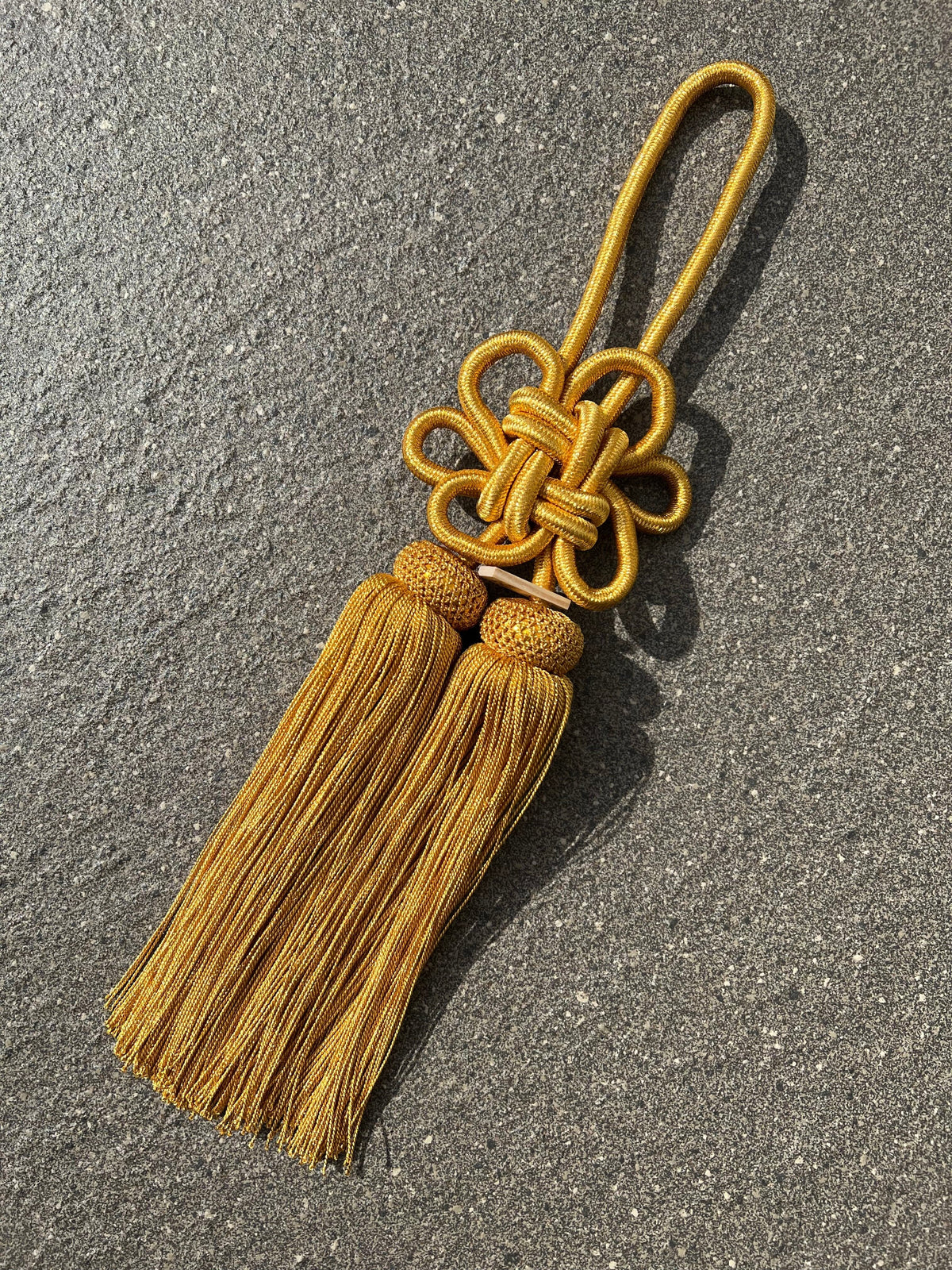 Tassel Chrysanthemum-Knot Large Size Gold — image 2