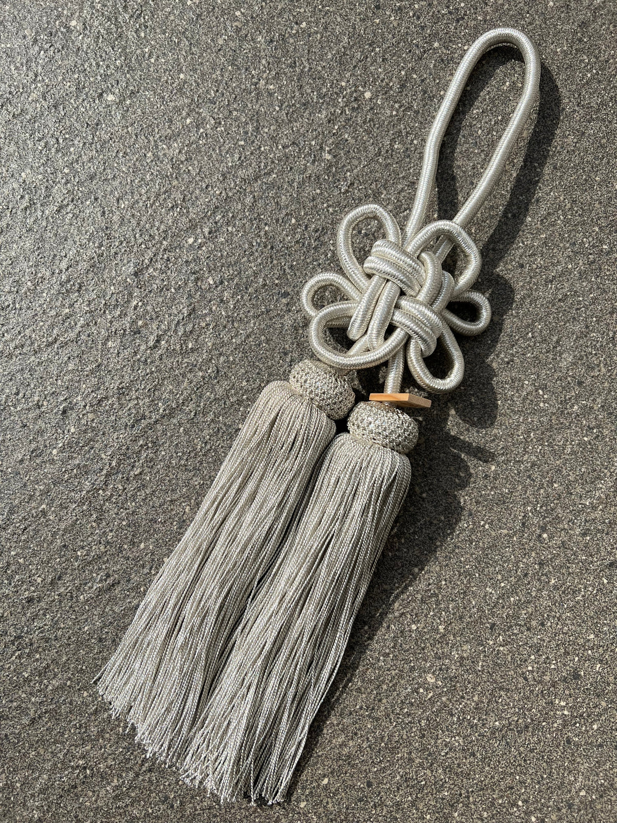 Tassel Chrysanthemum-Knot Large Size Silver — image 2