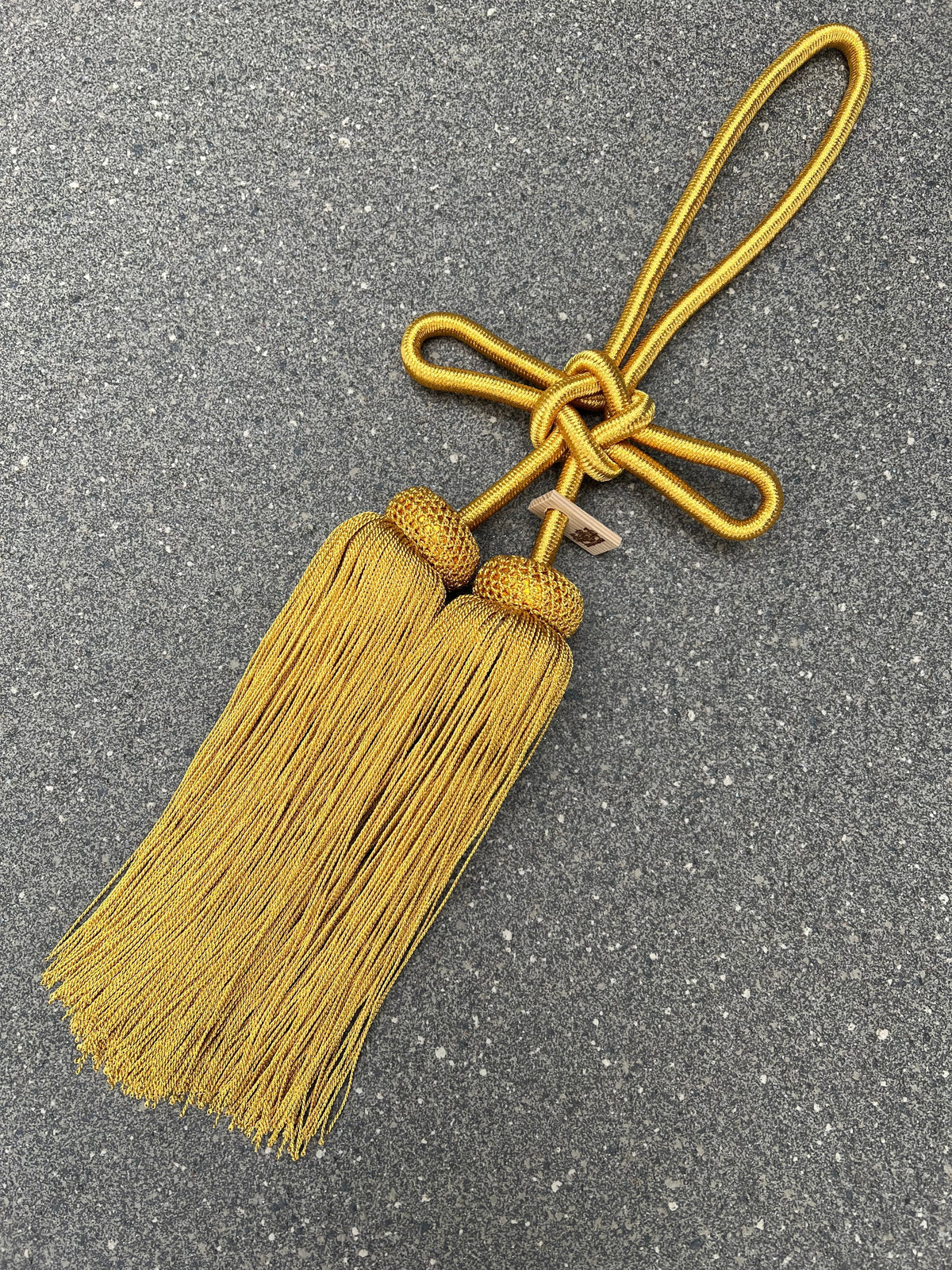 Tassel Agemaki Knot Large Size Gold — image 2