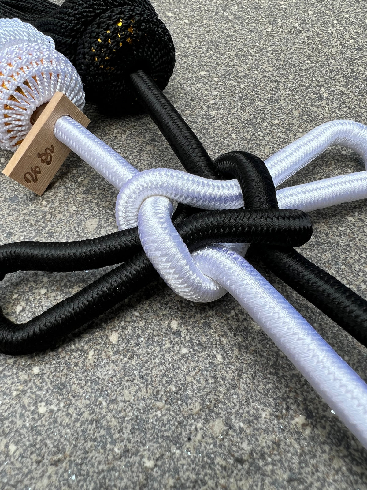 Tassel Agemaki Knot Large Size Black / White — image 3