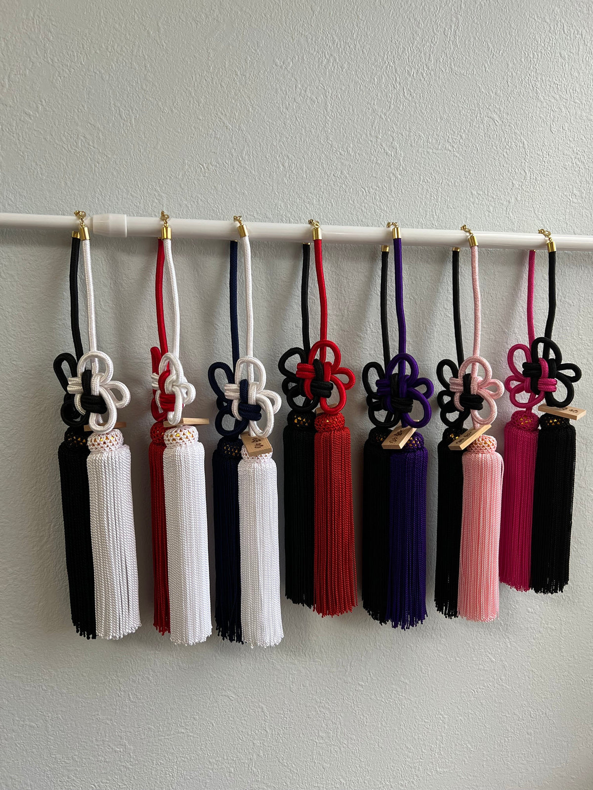 Tassel Chrysanthemum-Knot Large Size Red / Black — image 10