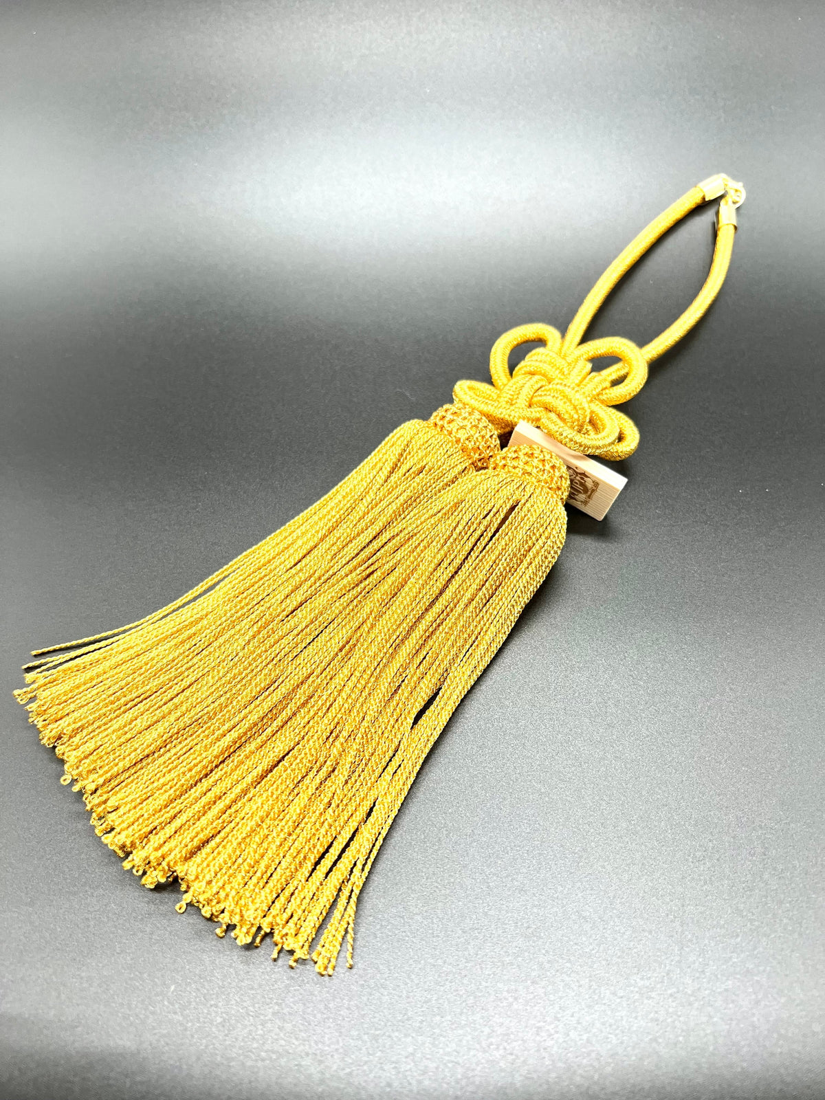 Tassel Chrysanthemum-Knot Medium Size Gold — image 1