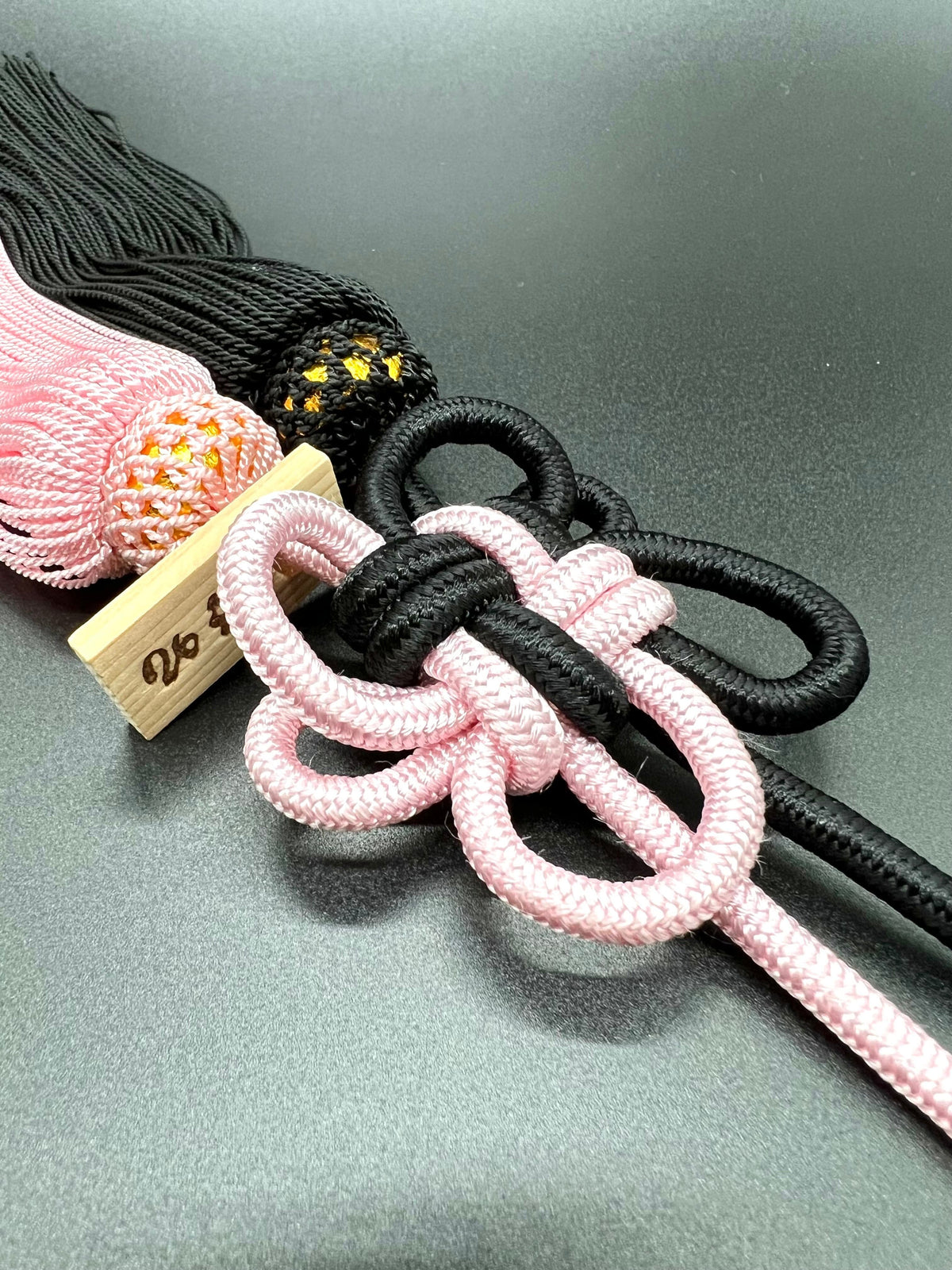 Tassel Chrysanthemum-Knot Medium Size Black Pink — image 3
