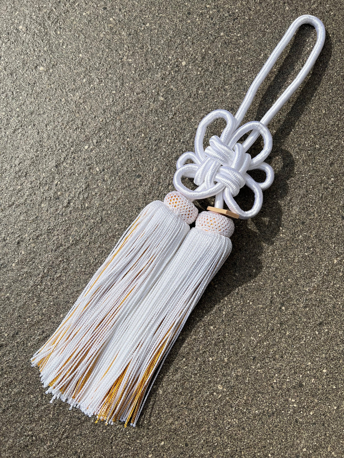 Tassel Chrysanthemum-Knot Large Size White / Gold — image 2