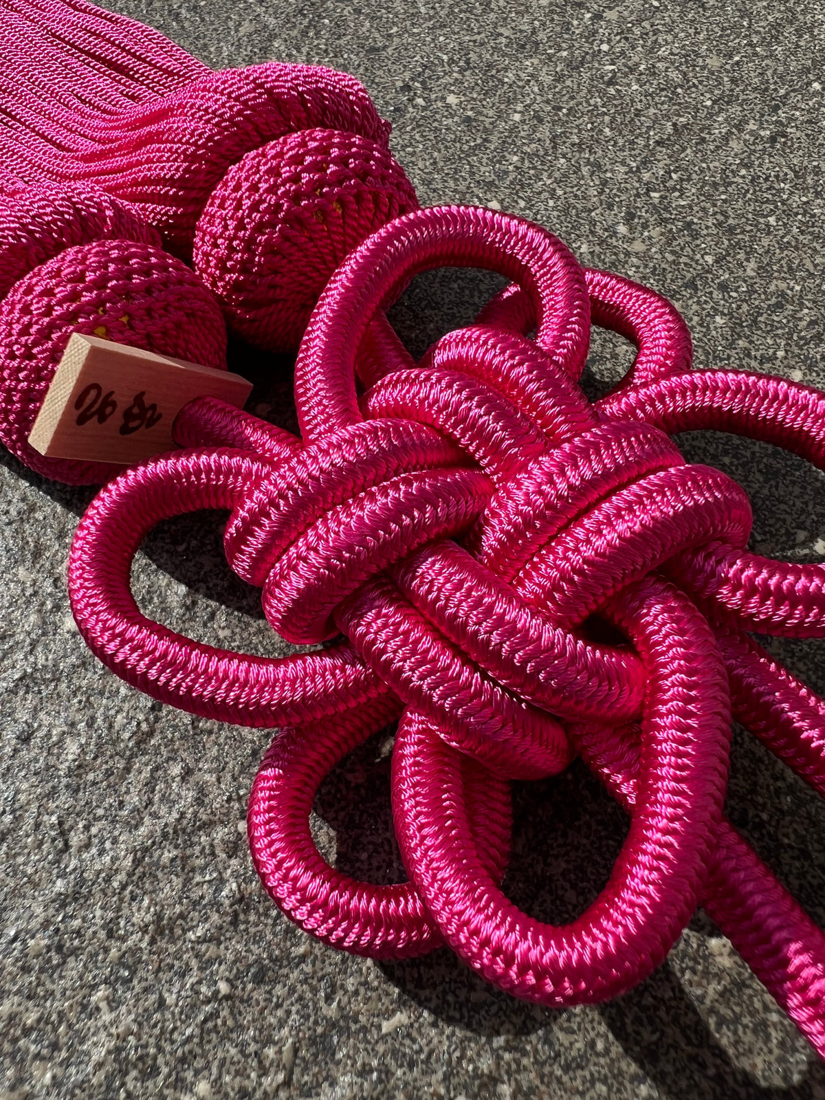 Tassel Chrysanthemum-Knot Large Size Shocking Pink — image 3