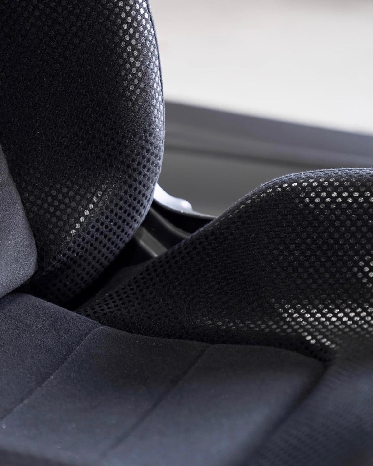 BNR34 V-Spec II Style Seat Dot Fabric — image 5