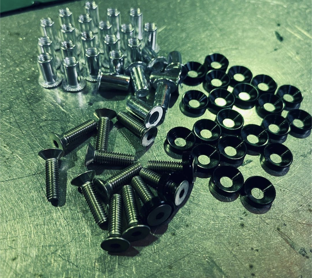 Overfender fixing screw 24set — image 3