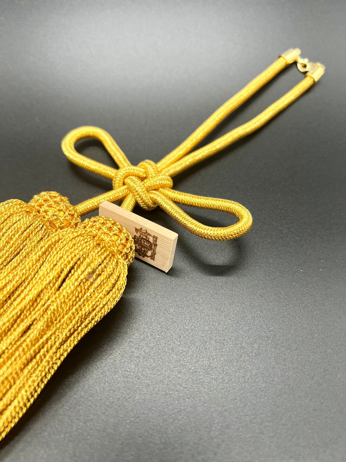 Tassel Agemaki Knot Medium Size Gold — image 2