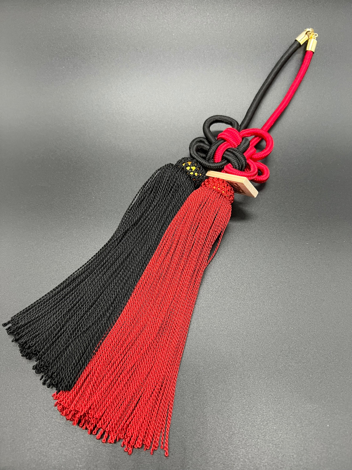 Tassel Chrysanthemum-Knot Medium Size Red / Black — image 2