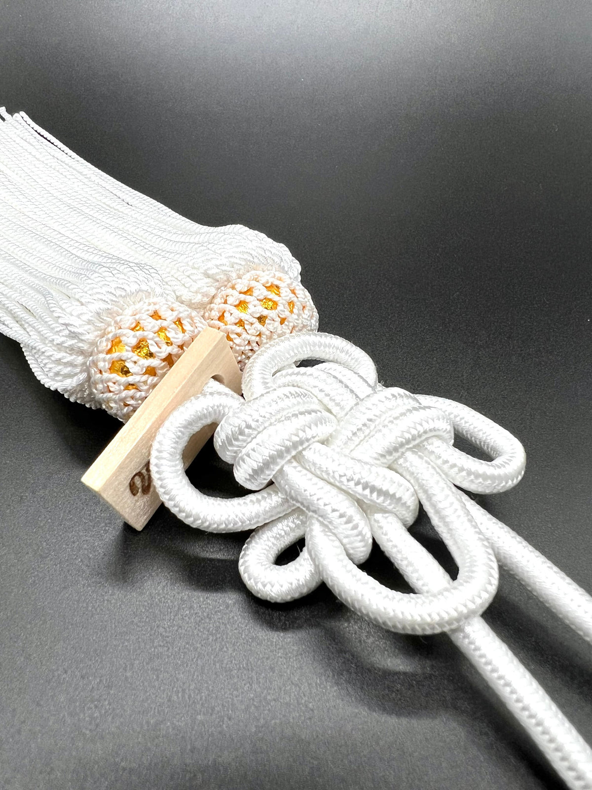 Tassel Chrysanthemum-Knot Medium Size White — image 3