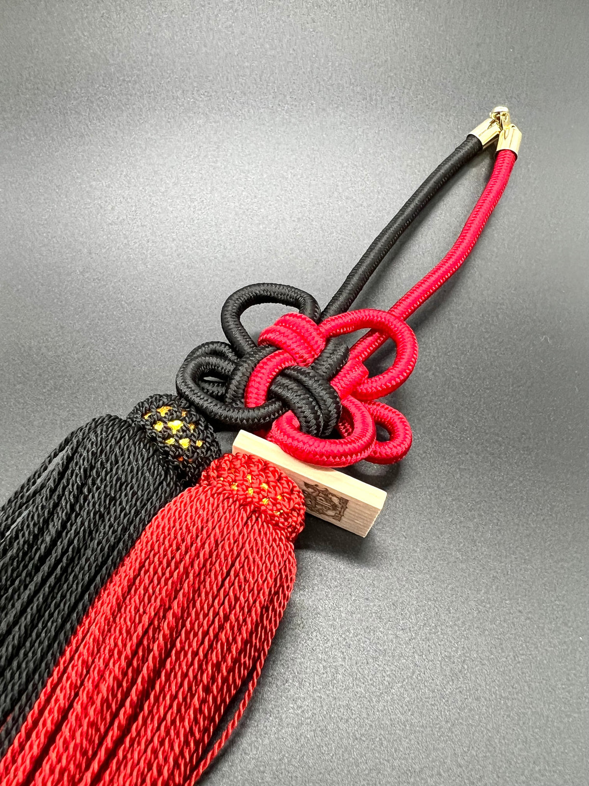 Tassel Chrysanthemum-Knot Medium Size Red / Black — image 1