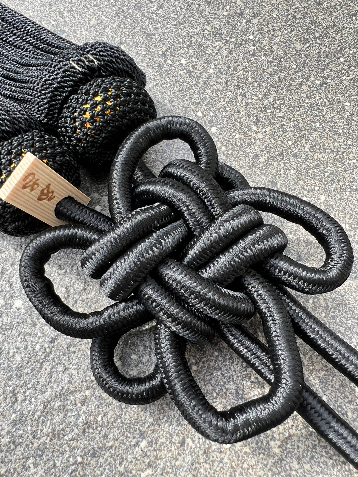 Tassel Chrysanthemum-Knot Large Size Black — image 3