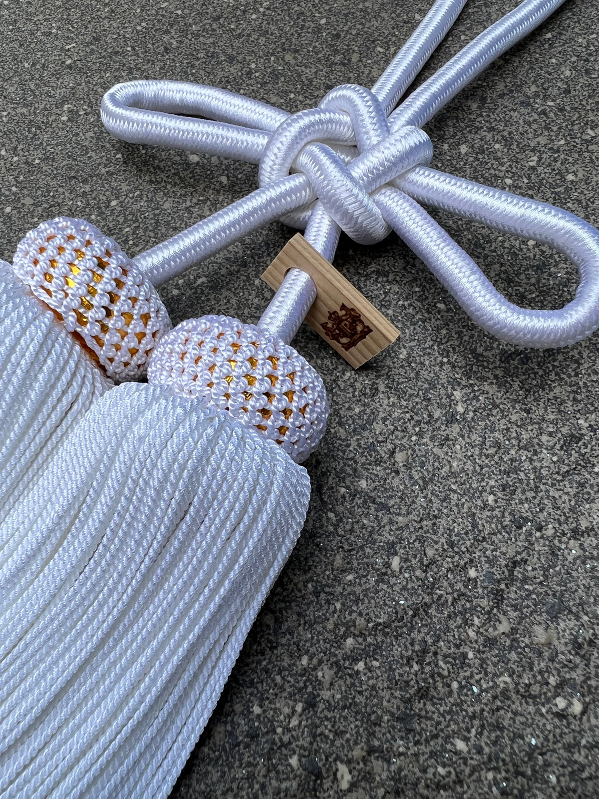 Tassel Agemaki Knot Large Size White — image 1