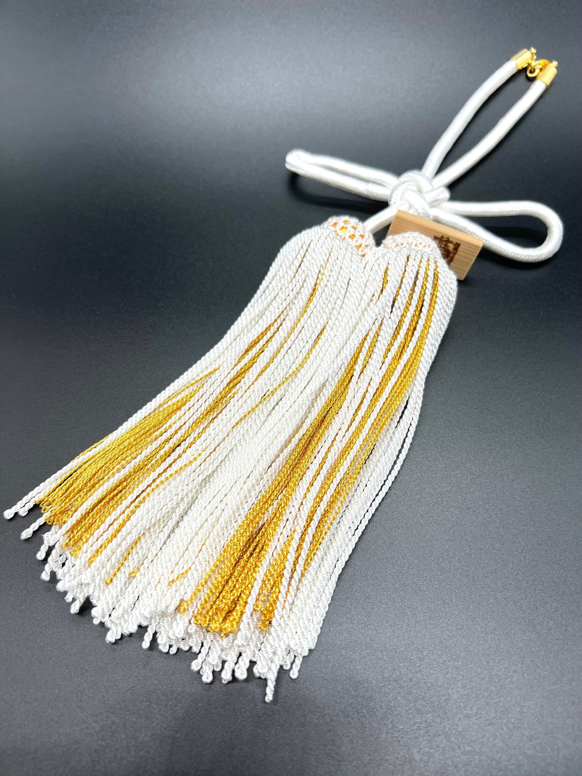 Tassel Agemaki Knot Medium Size White / Gold — image 1