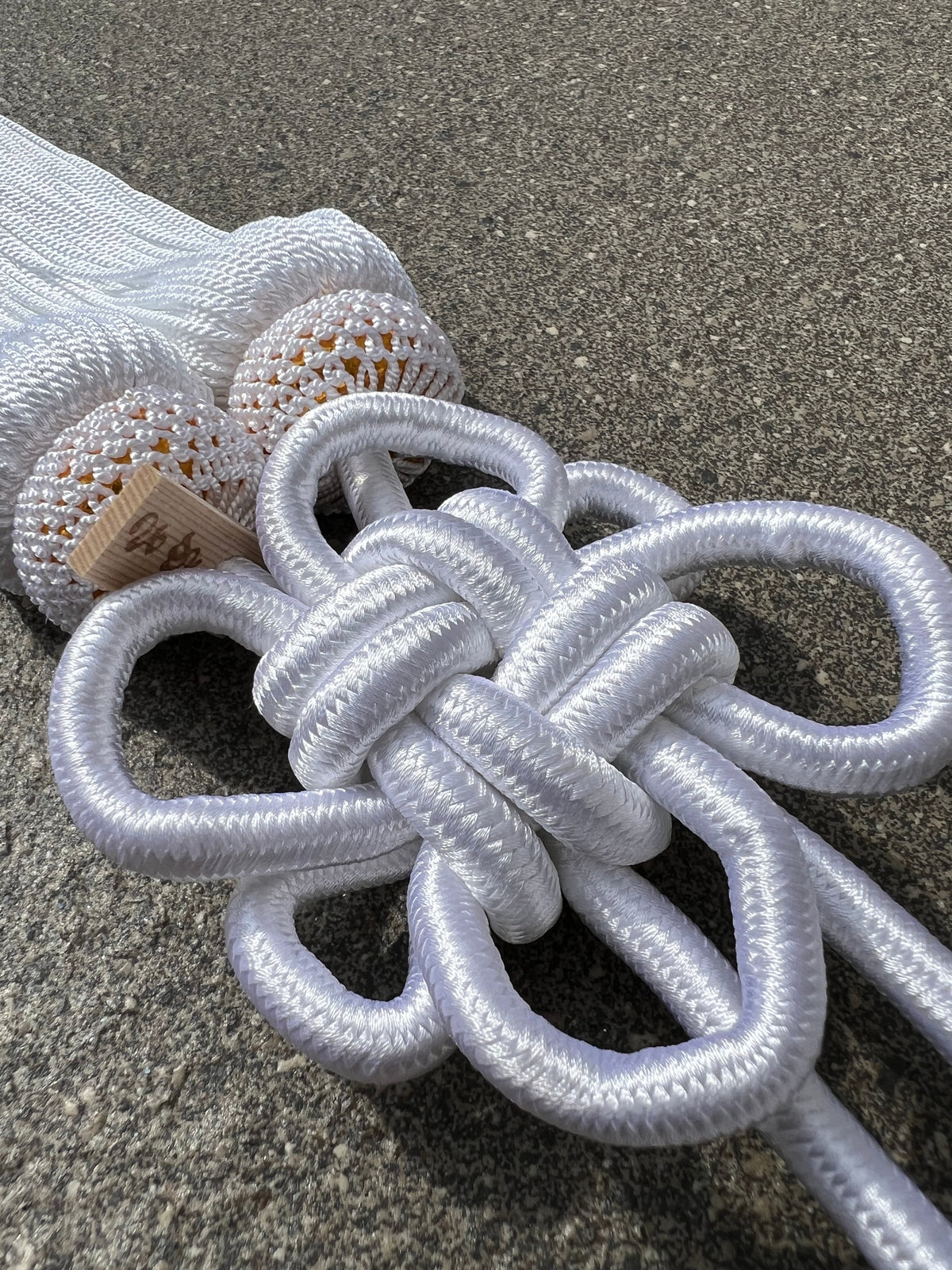 Tassel Chrysanthemum-Knot Large Size White — image 2