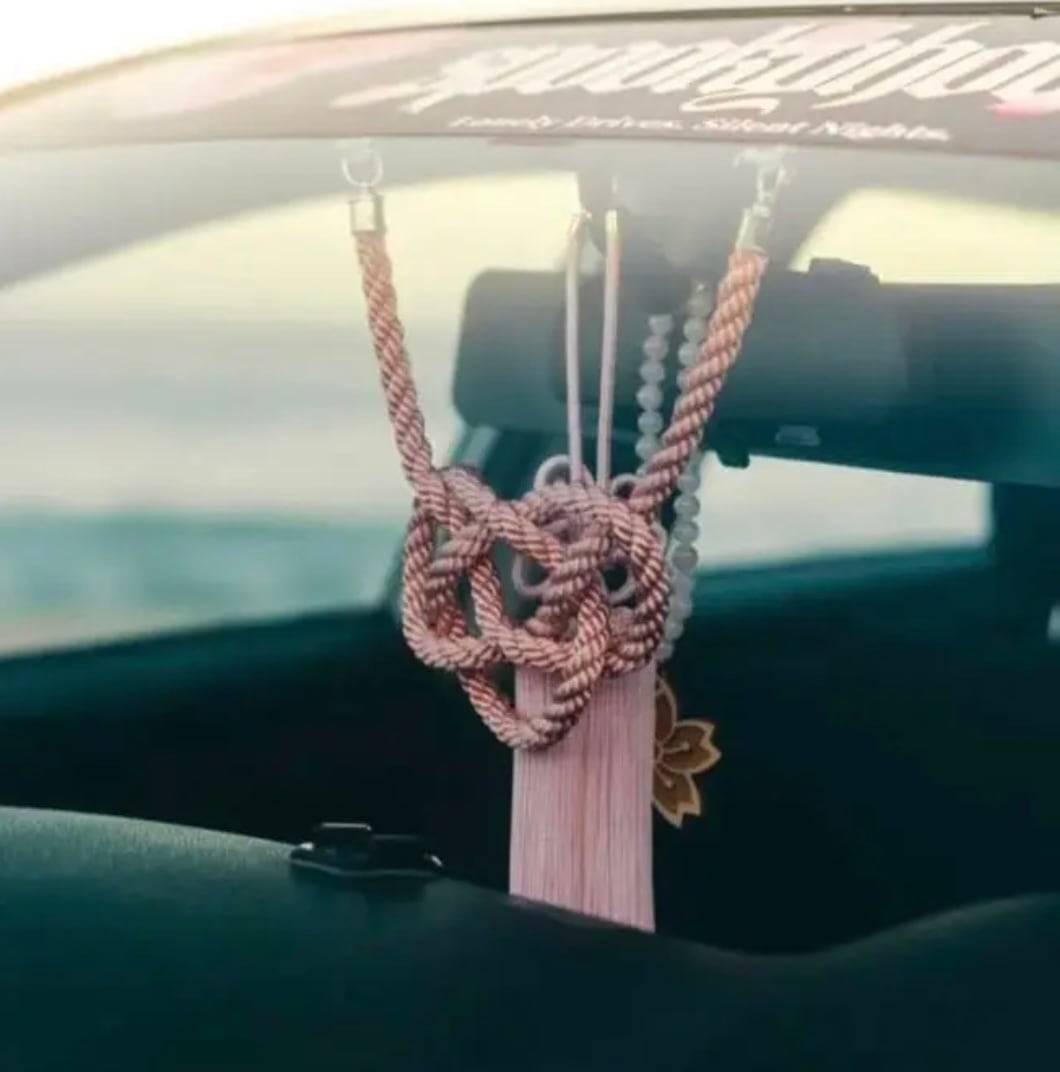 Tassel Chrysanthemum-Knot Medium Size Pink — image 6
