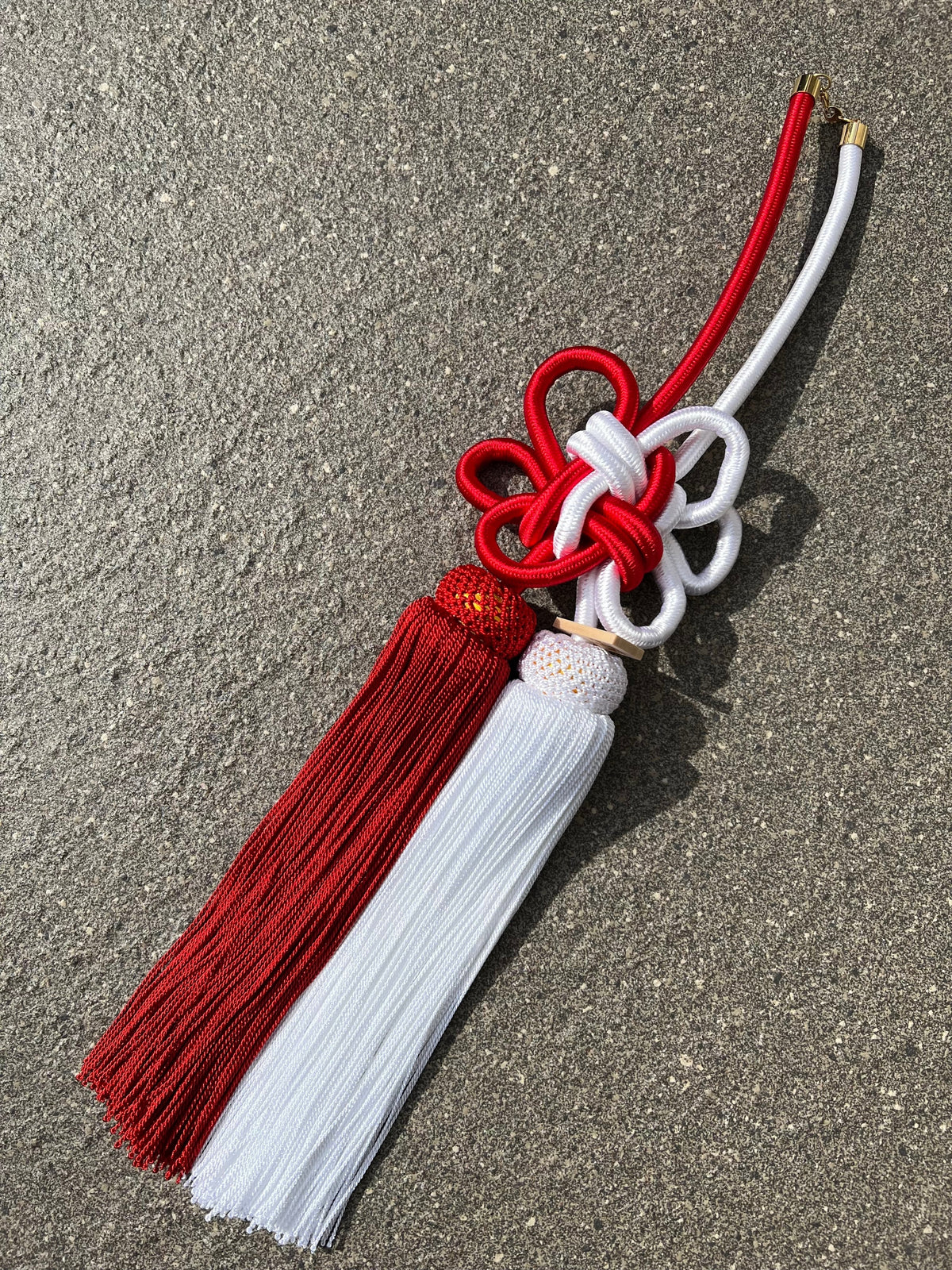 Tassel Chrysanthemum-Knot Large Size Red / White — image 2