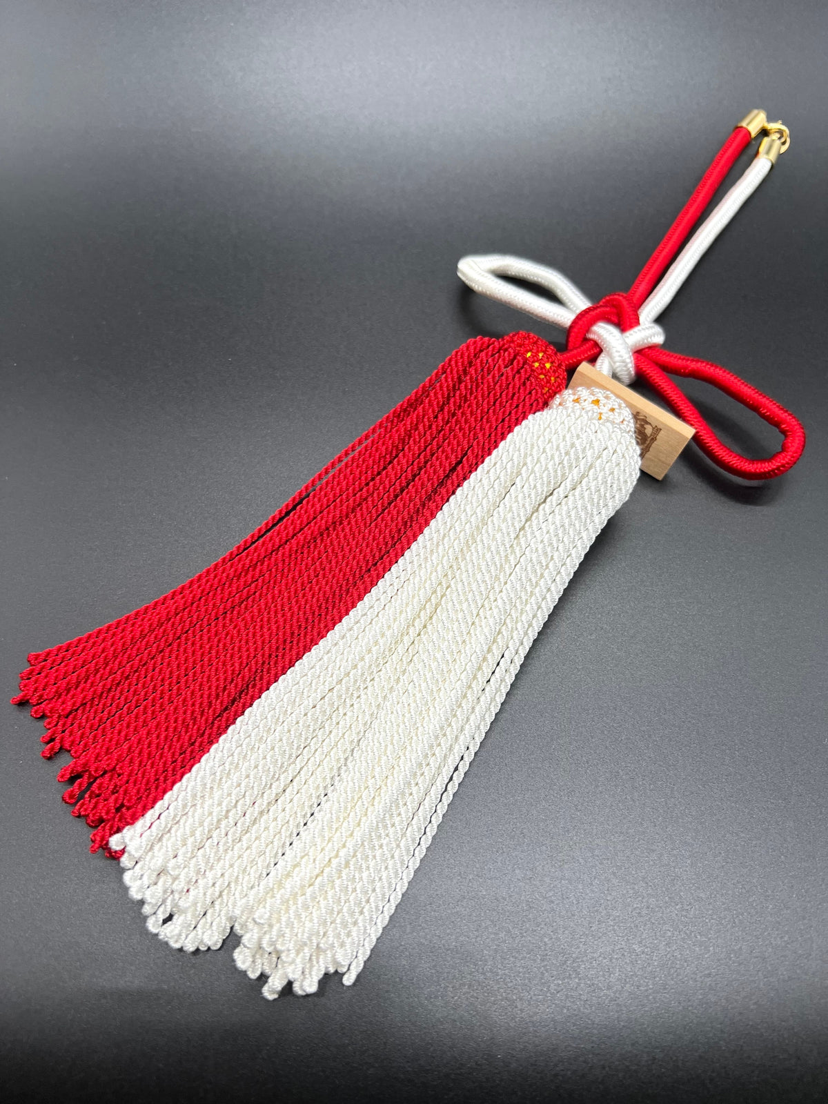 Tassel Agemaki Knot Medium Size Red / White — image 1