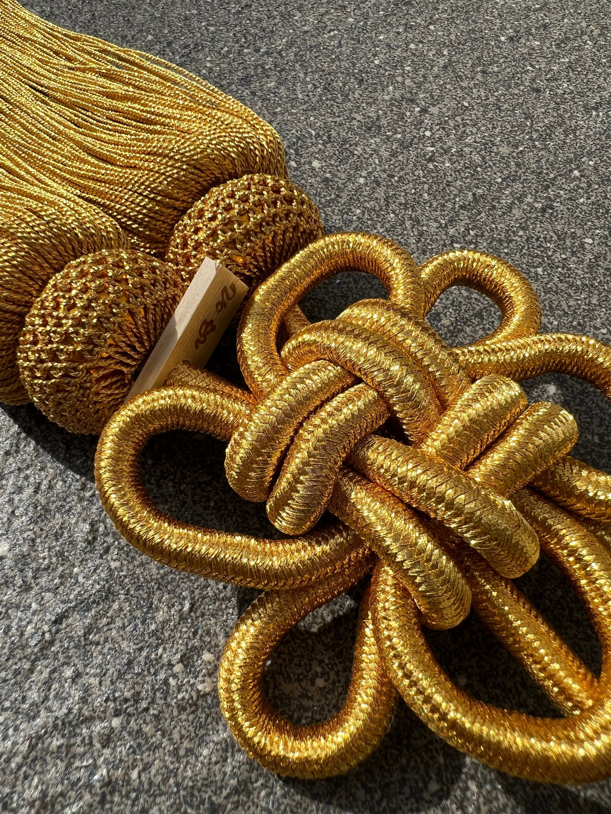 Tassel Chrysanthemum-Knot Large Size Gold — image 3