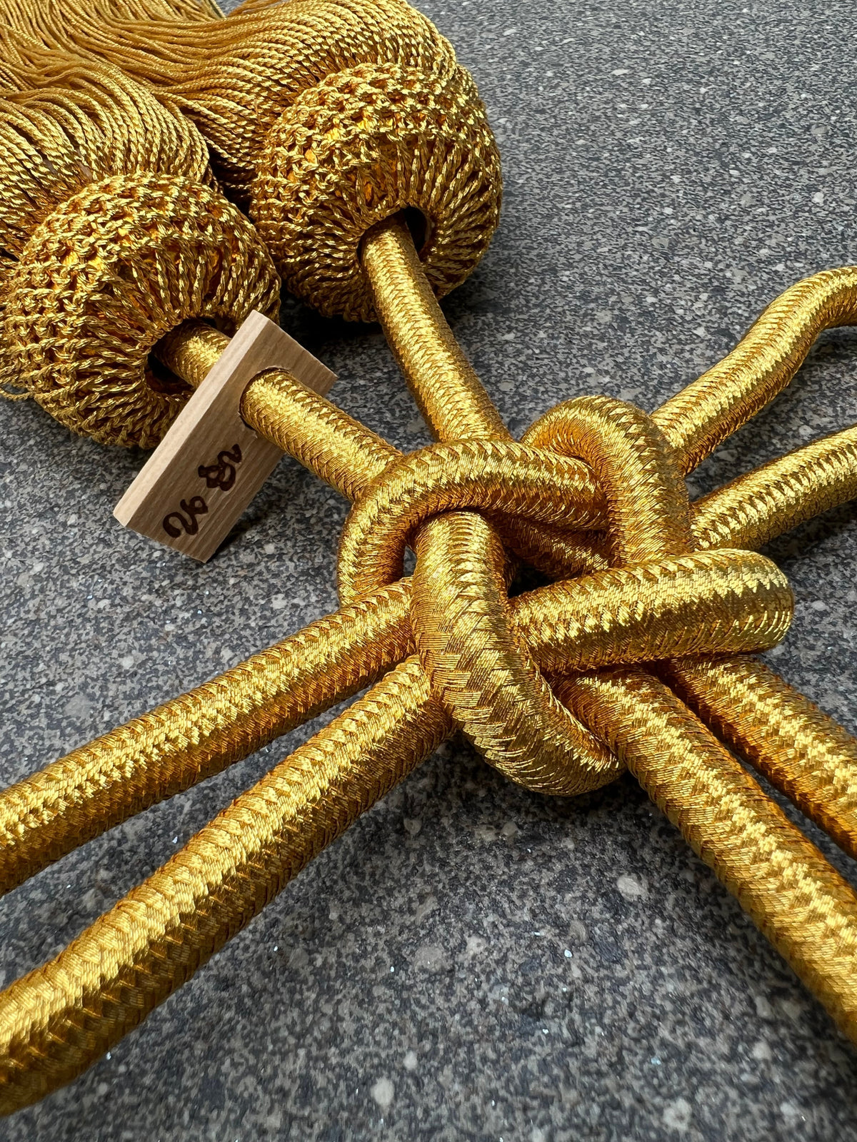 Tassel Agemaki Knot Large Size Gold — image 3
