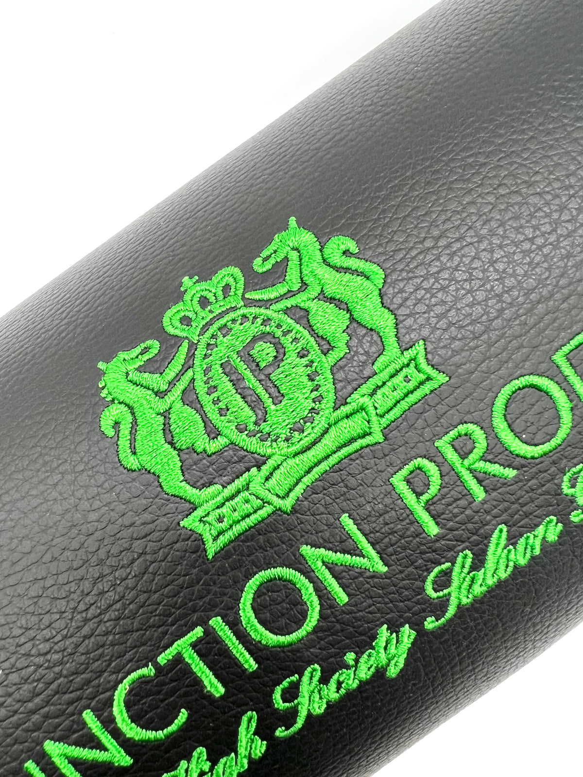 Script-Style Neck Pad Black × Green — image 2