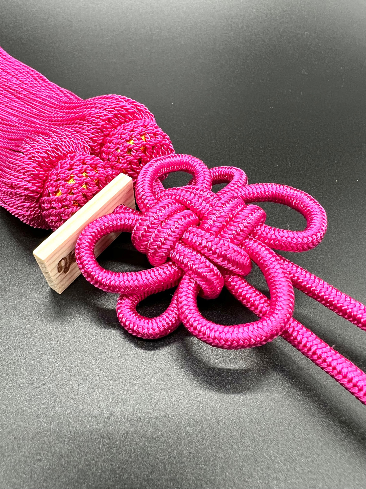 Tassel Chrysanthemum-Knot Medium Size Shocking Pink — image 3