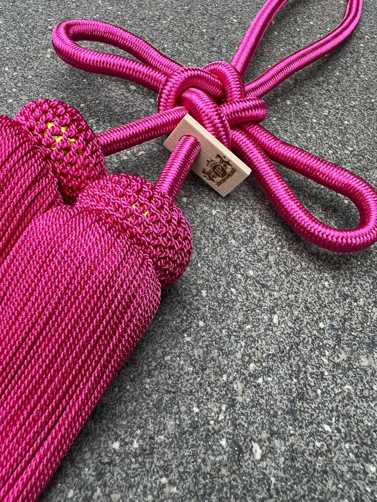 Tassel Agemaki Knot Shocking Pink — image 1