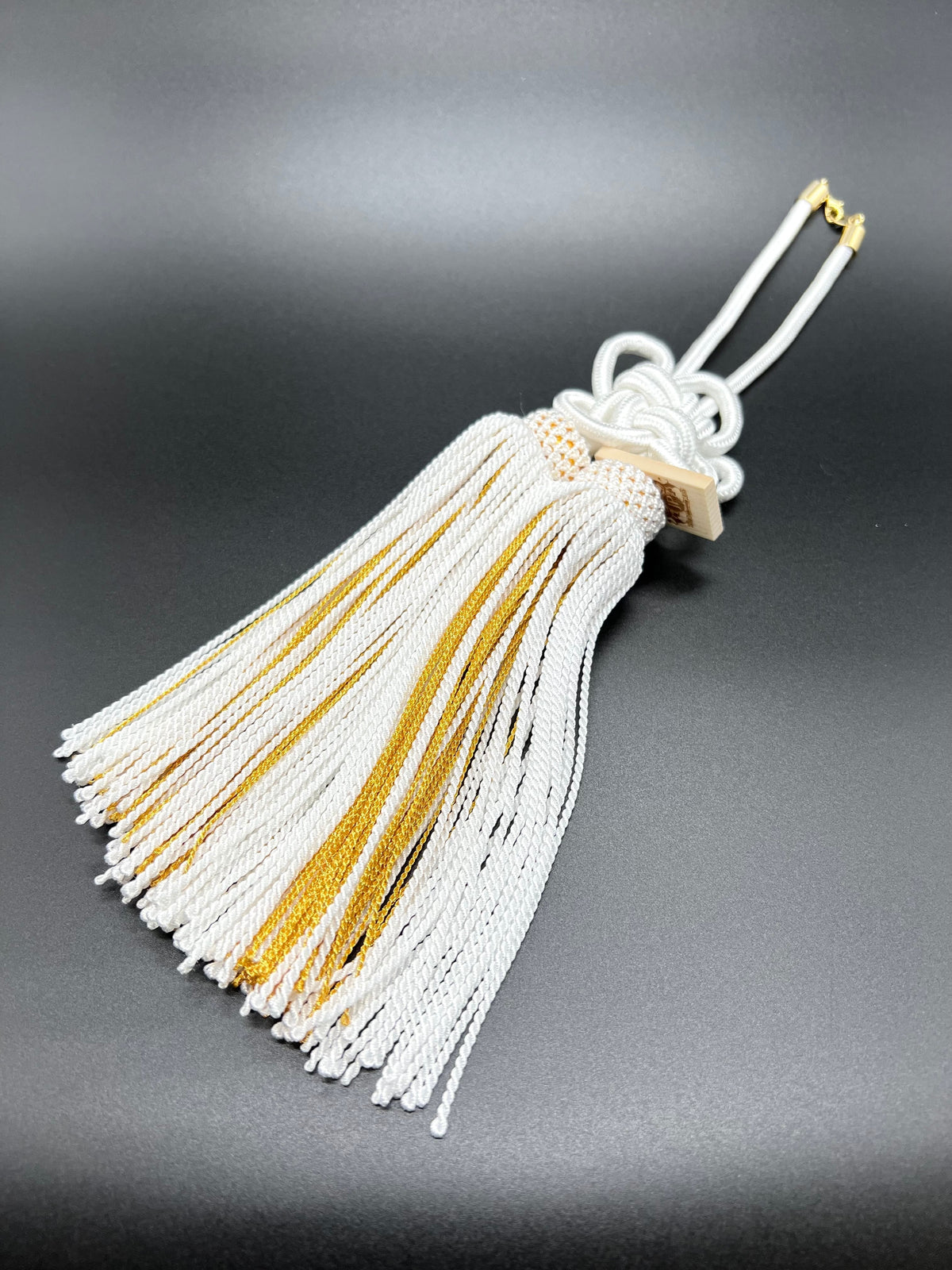 Tassel Chrysanthemum-Knot Medium Size White / Gold — image 2