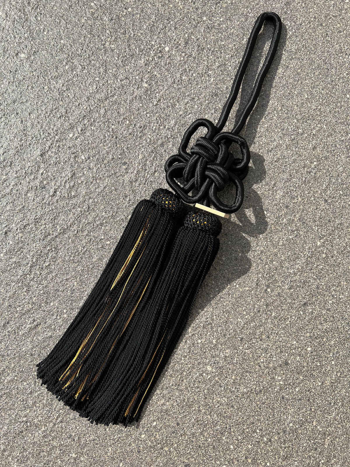 Tassel Chrysanthemum-Knot Large Size Black / Gold — image 2