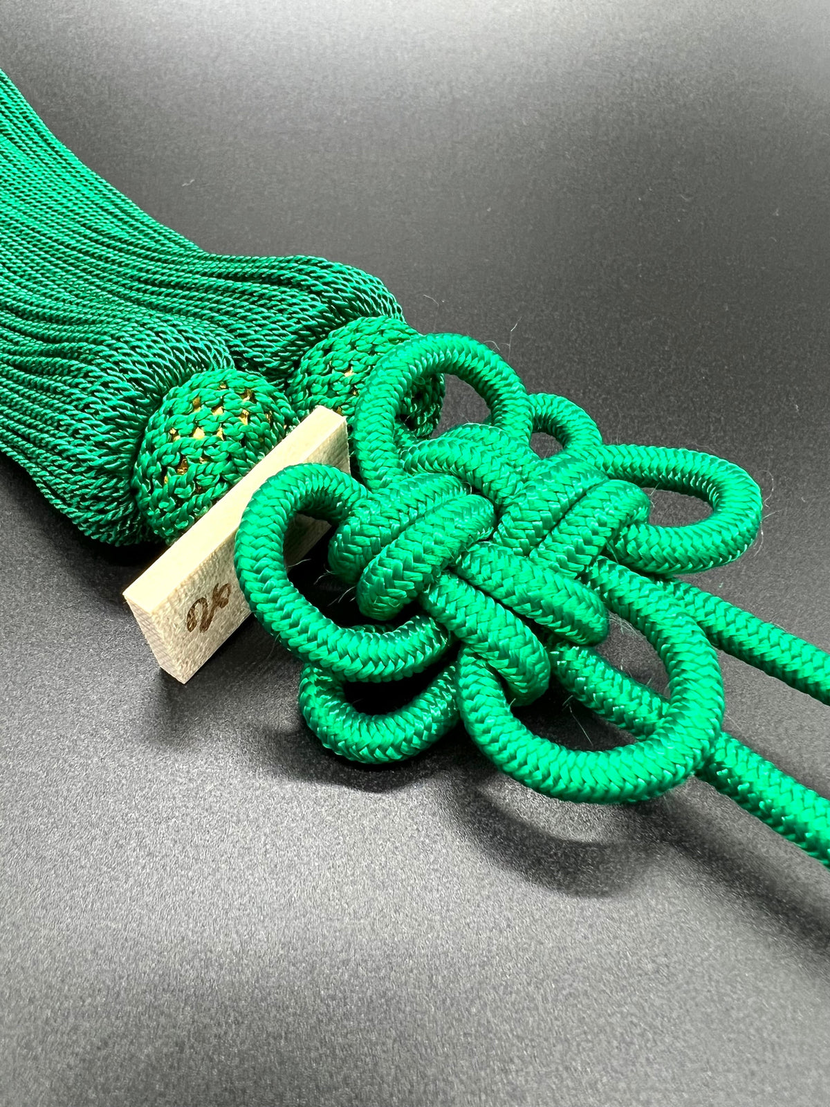 Tassel Chrysanthemum-Knot Medium Size Green — image 3