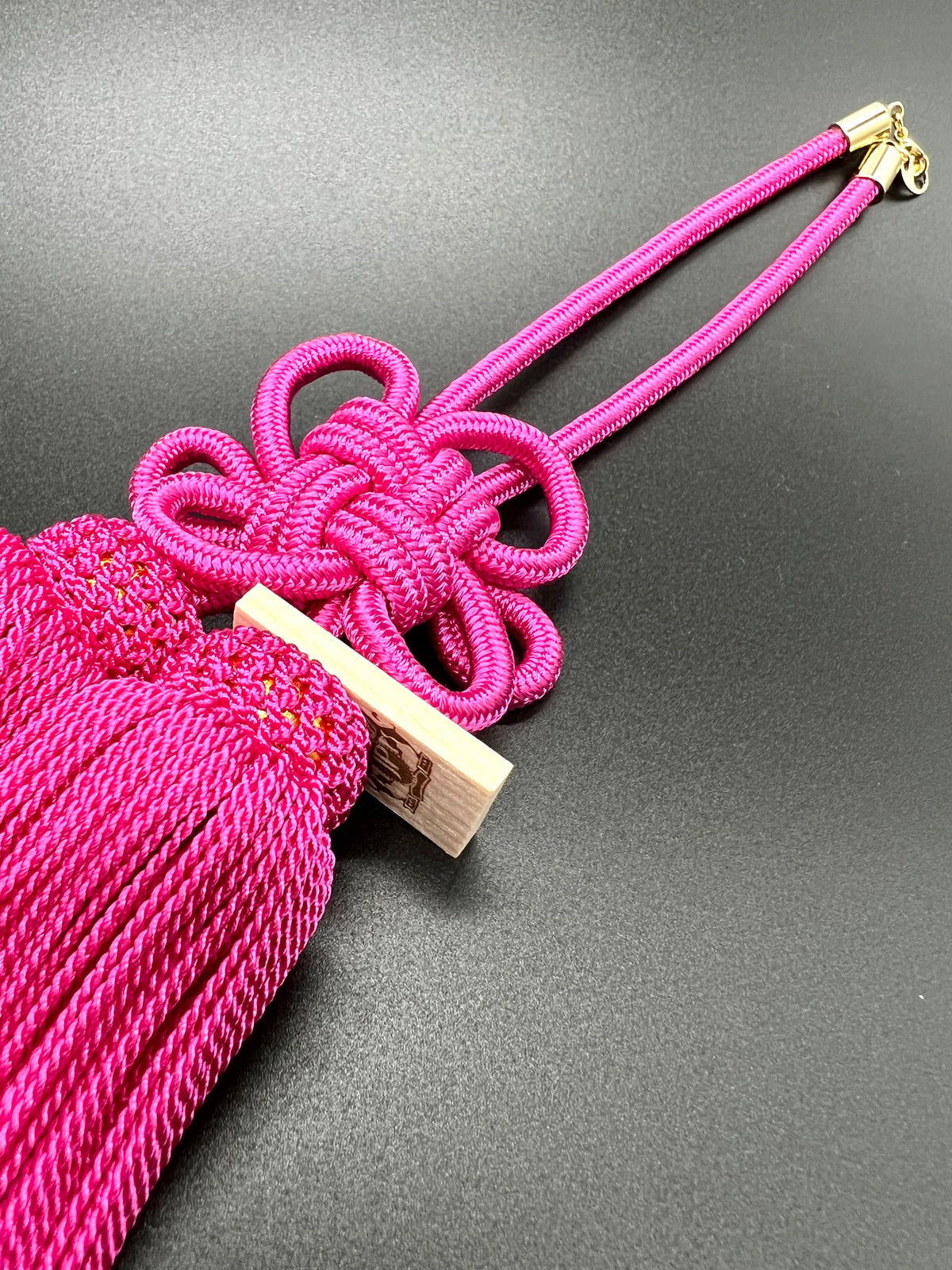 Tassel Chrysanthemum-Knot Medium Size Shocking Pink — image 2