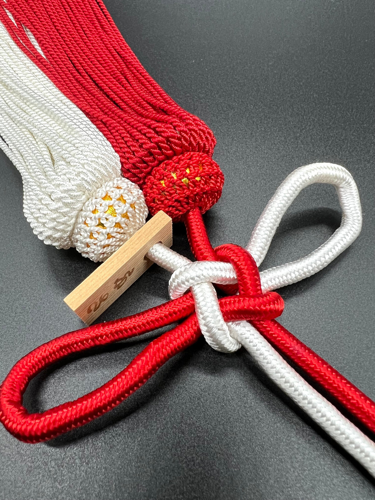 Tassel Agemaki Knot Medium Size Red / White — image 3
