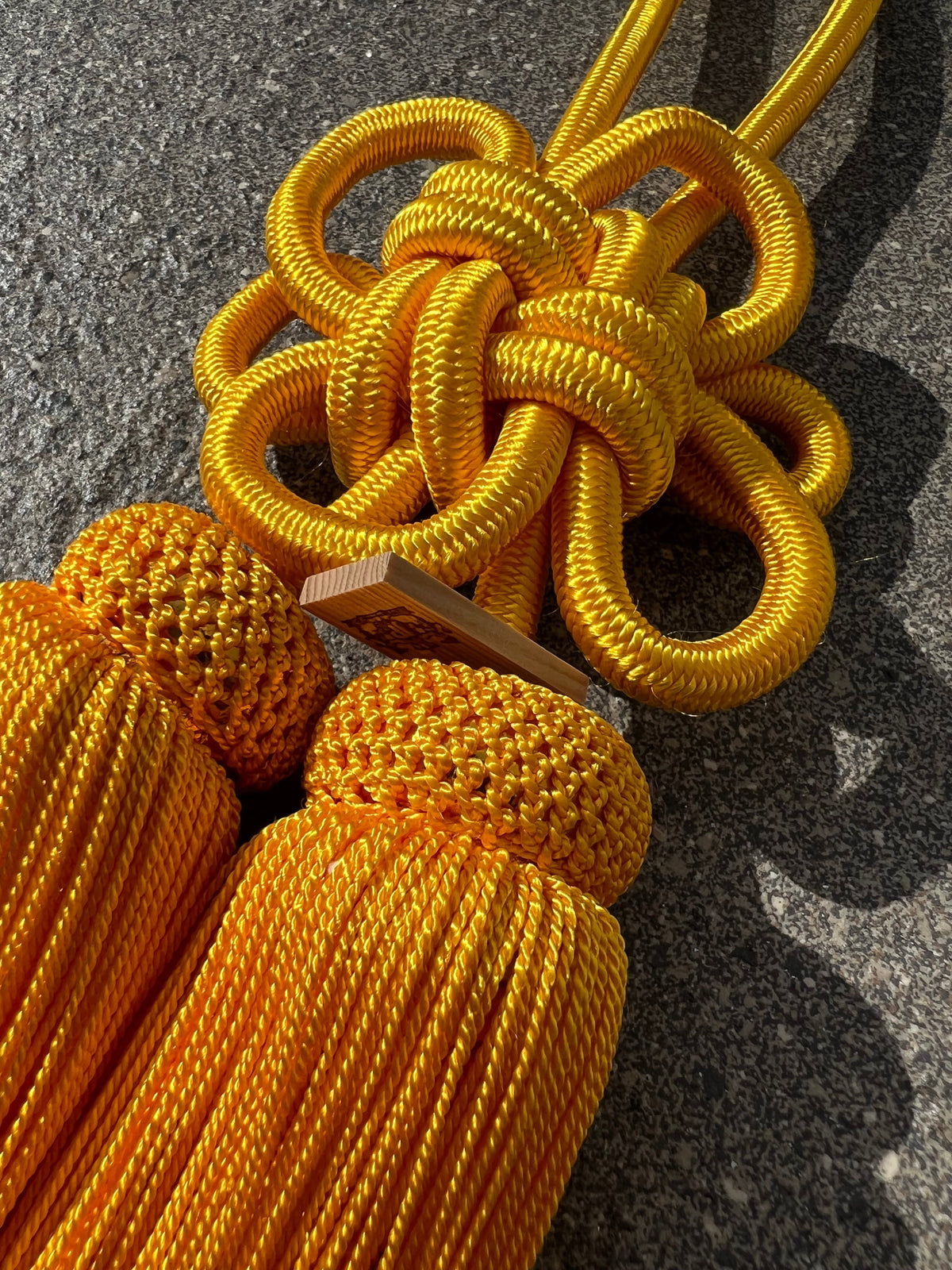 Tassel Chrysanthemum-Knot Large Size Yellowcolour — image 1