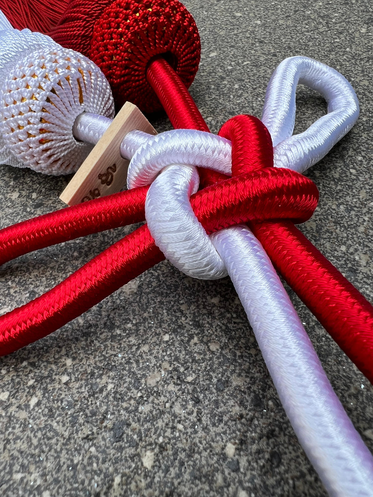 Tassel Agemaki Knot Large Size Red / White — image 3