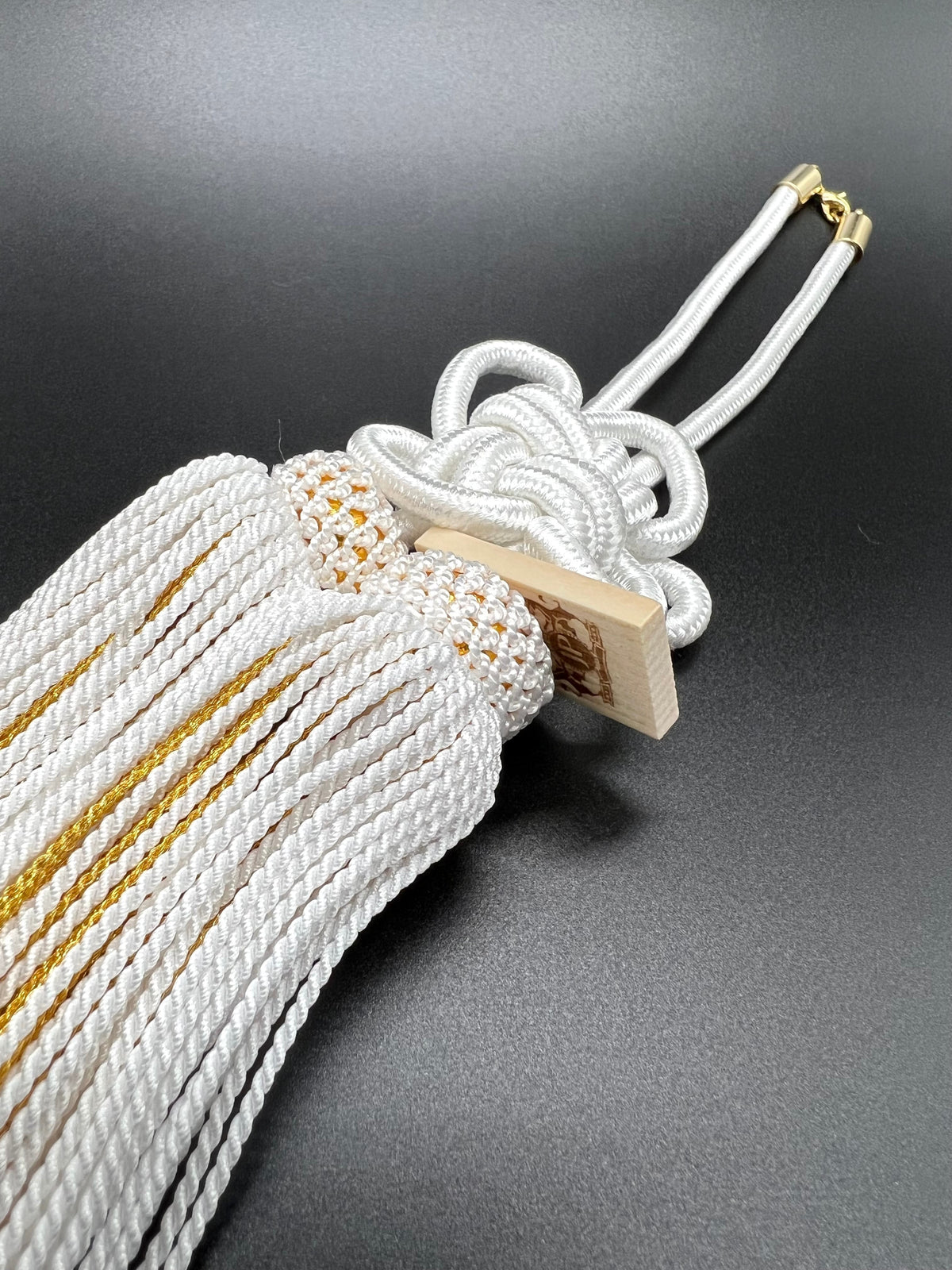 Tassel Chrysanthemum-Knot Medium Size White / Gold — image 3