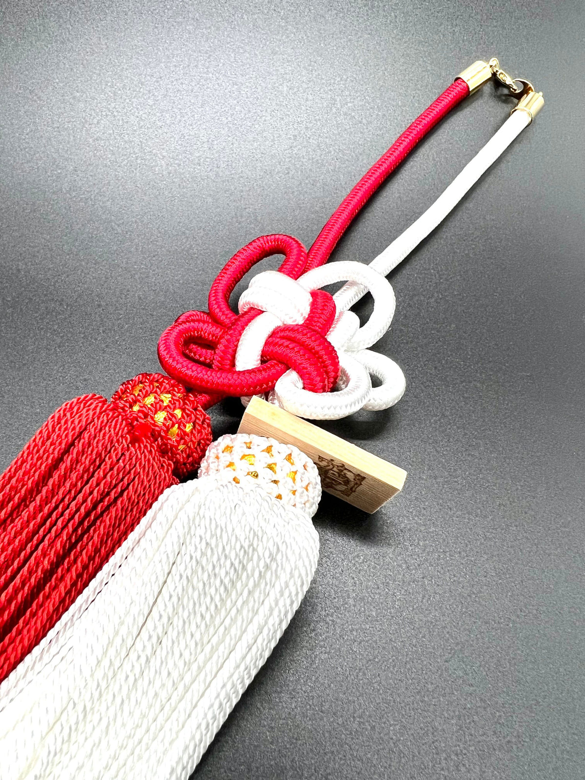 Tassel Chrysanthemum-Knot Medium Size Red / White — image 2