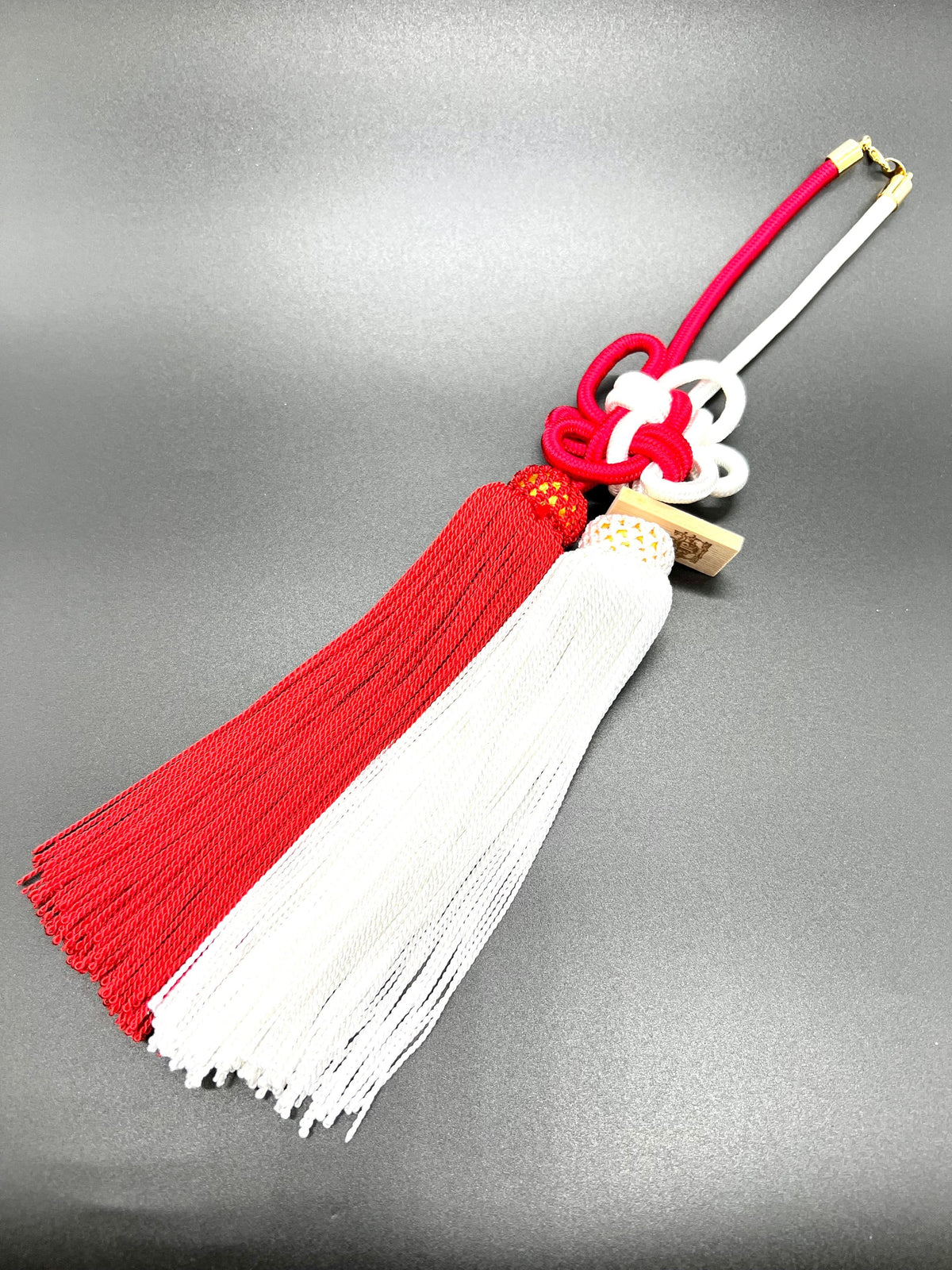 Tassel Chrysanthemum-Knot Medium Size Red / White — image 1