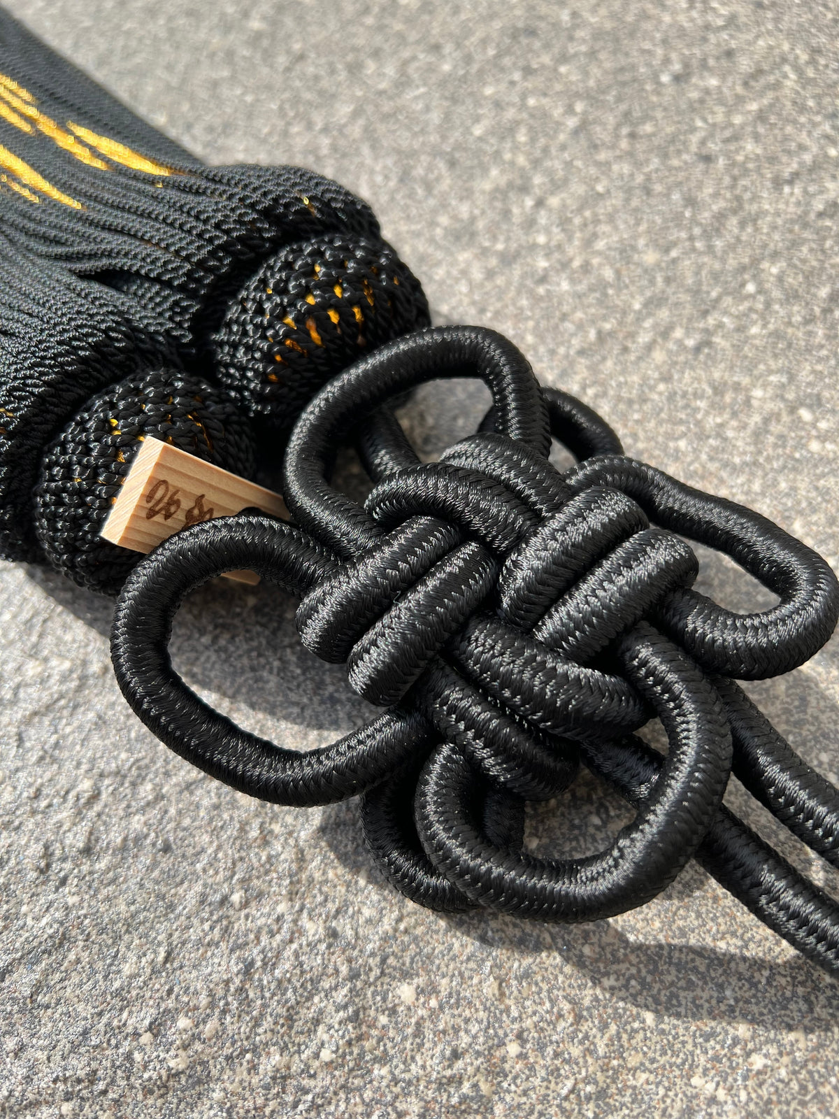 Tassel Chrysanthemum-Knot Large Size Black / Gold — image 3
