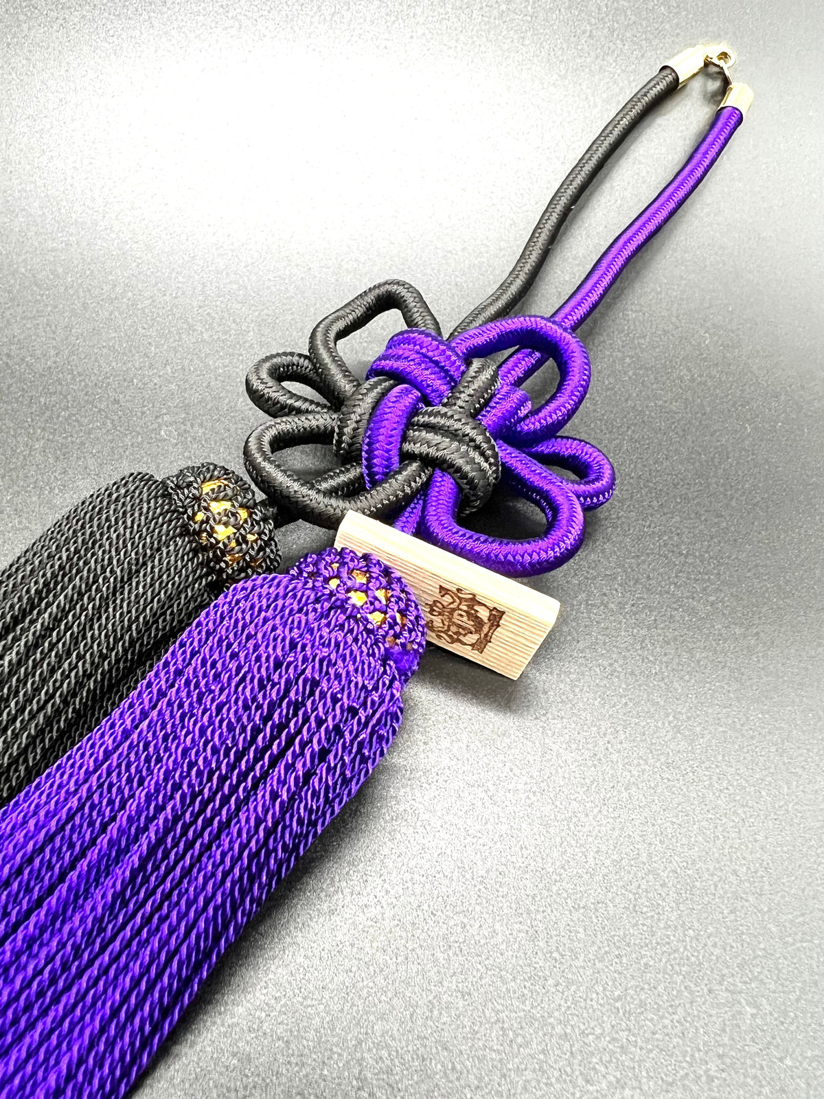 Tassel Chrysanthemum-Knot Medium Size Purple Black — image 1