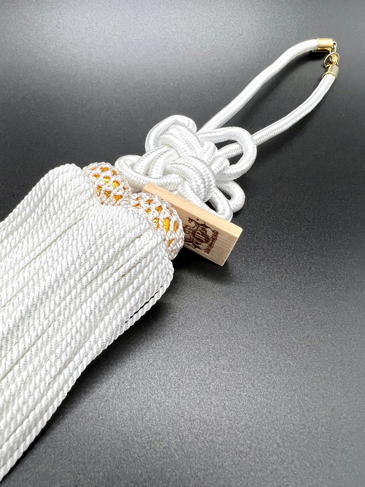 Tassel Chrysanthemum-Knot Medium Size White — image 2