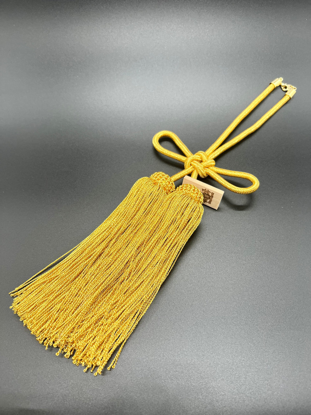 Tassel Agemaki Knot Medium Size Gold — image 1