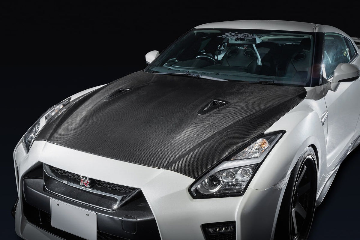 R35 Dry Carbon Hood (2017 Model Shape) — image 1
