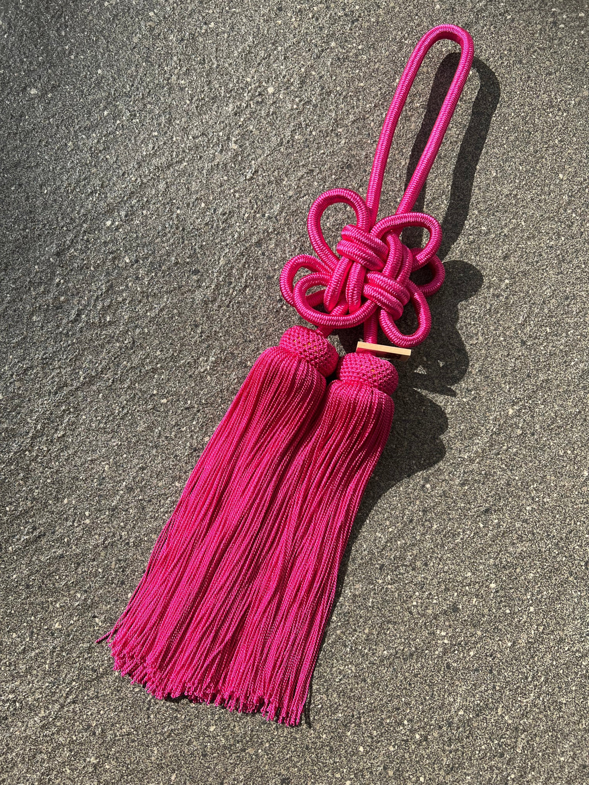 Tassel Chrysanthemum-Knot Large Size Shocking Pink — image 2