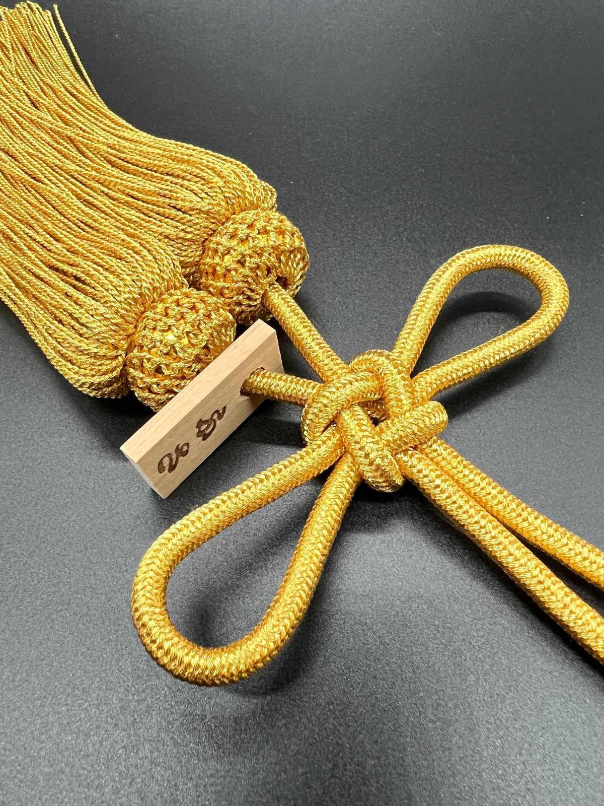 Tassel Agemaki Knot Medium Size Gold — image 3