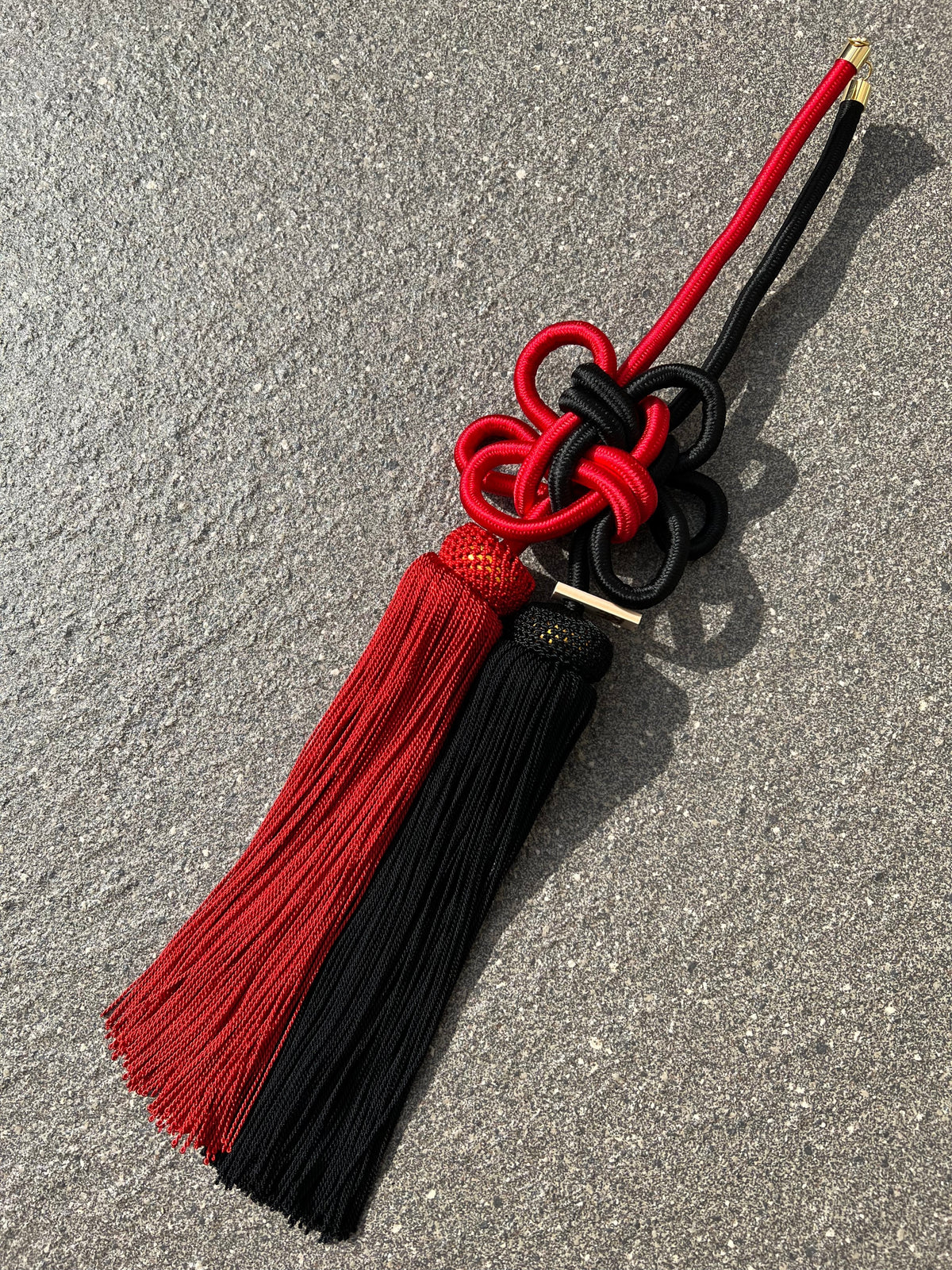 Tassel Chrysanthemum-Knot Large Size Red / Black — image 2