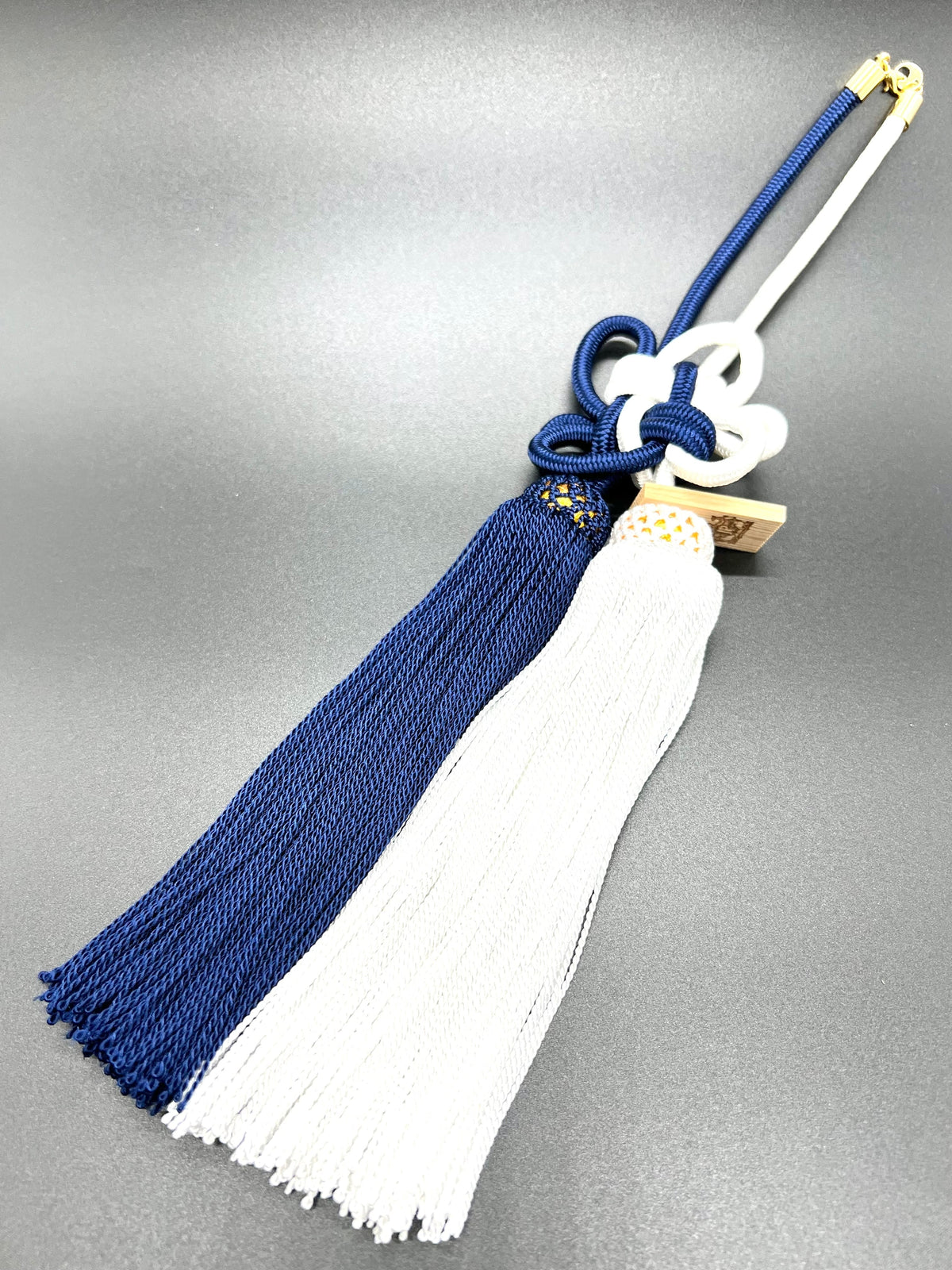 Tassel Chrysanthemum-Knot Medium Size Navy White — image 1